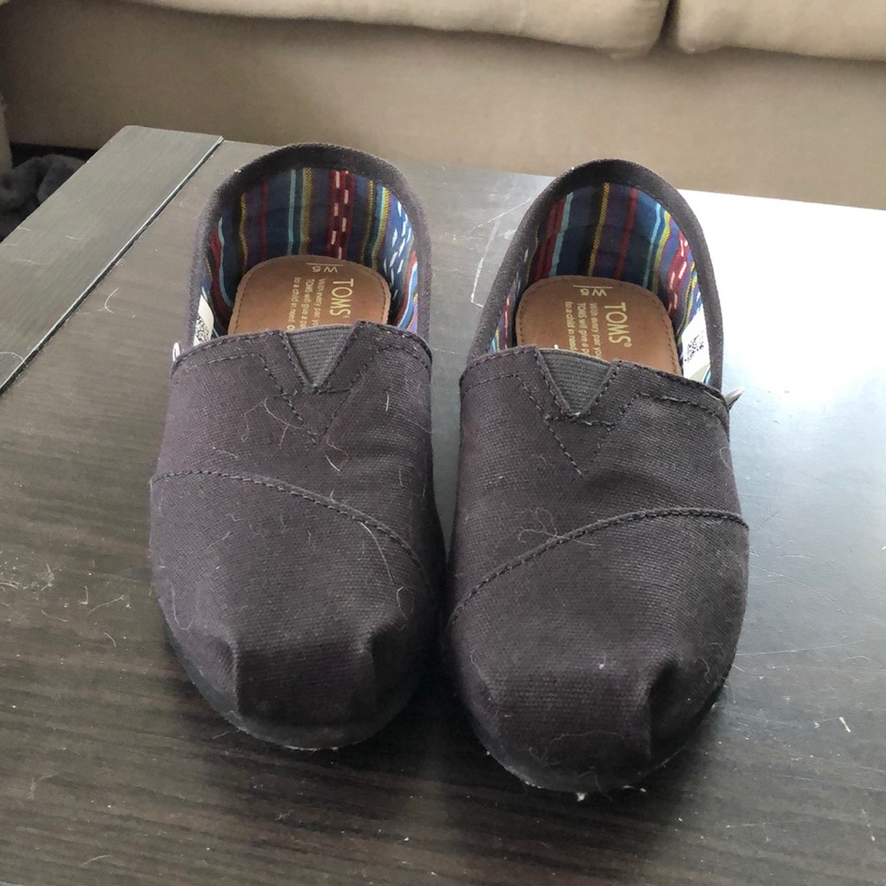 Size 5 black Toms never worn for sale!